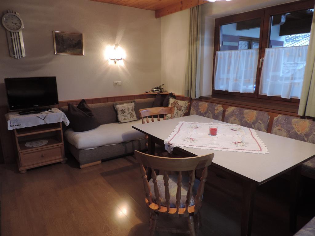 Ferienwohnung Johann Niedermoser Fieberbrunn Pokoj fotografie